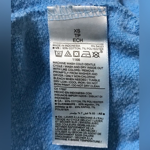 Old Navy LS Blue Pullover Sweatshirt
Crewneck Sweater Blouse
We Rise By Lifting - Picture 13 of 13